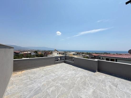 Seferihisar Doğanbeyde Satılık 3+1 Deniz Manzaralı Bahçeli Villa