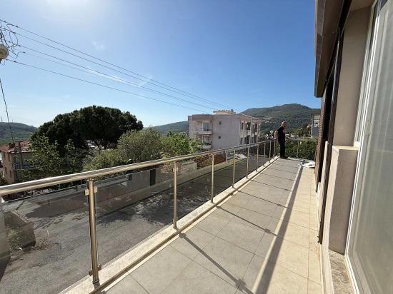 Gümüldür Merkezde Satılık 3 + 1 Deniz Ve Doğa Manzarali Yeni Daire