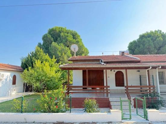 Seferihisar Doğanbey‘de Site İçinde Denize 100 Metre Geniş Bahçeli 2 + 1 Müstakil Yazlık