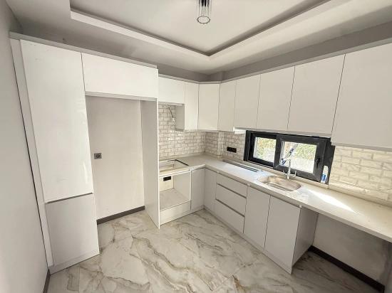 Ürkmez'de Deniz Manzaralı Müstakil Ayrı Mutfak 3+1 Köşe Villa