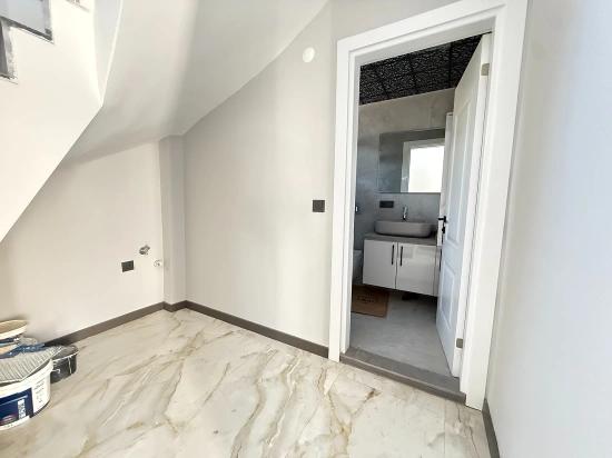 Ürkmez'de Deniz Manzaralı Müstakil Ayrı Mutfak 3+1 Köşe Villa