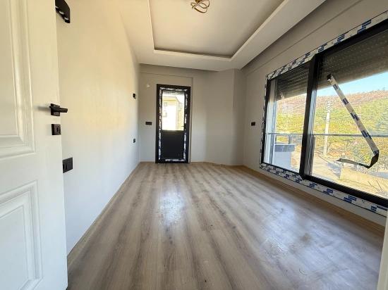 Ürkmez'de Deniz Manzaralı Müstakil Ayrı Mutfak 3+1 Köşe Villa