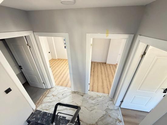 Ürkmez'de Deniz Manzaralı Müstakil Ayrı Mutfak 3+1 Köşe Villa