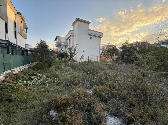 Seferihisar Doğanbey’de Satılık 285 Metre² İmarlı Köşe Arsa