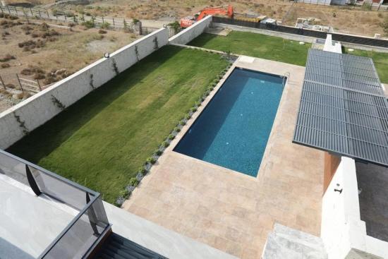 İzmir Seferihisar Düzce’de Satılık 750 Metre² 4 + 2 Özel Havuz Lüks Villa