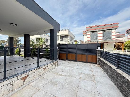 Seferihisar Doğanbeyde Satılık Müstakil Havuzlu Sıfır Lüks Villa