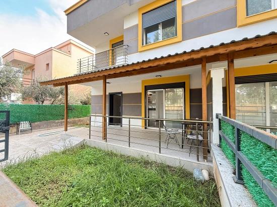 Seferihisar Doğanbey’de Satılık 3 + 1 Sıfır Geniş Bahçeli Villa Yazlık