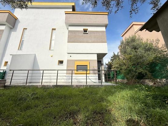 Seferihisar Doğanbey’de Satılık 3 + 1 Sıfır Geniş Bahçeli Villa Yazlık
