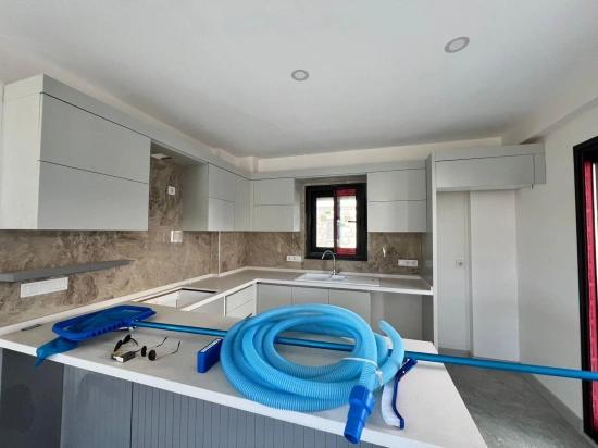 Seferihisar Akarcada Müstakil Havuzlu Lüx Şömüneli Satılık 4+1 Villa
