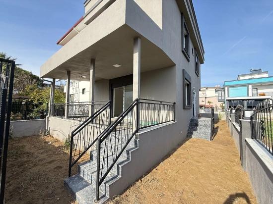 Seferihisar Doğanbey’de Satılık Tek Müstakil Bahçeli Sıfır 3+1 Villa