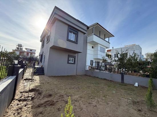 Seferihisar Doğanbey’de Satılık Tek Müstakil Bahçeli Sıfır 3+1 Villa