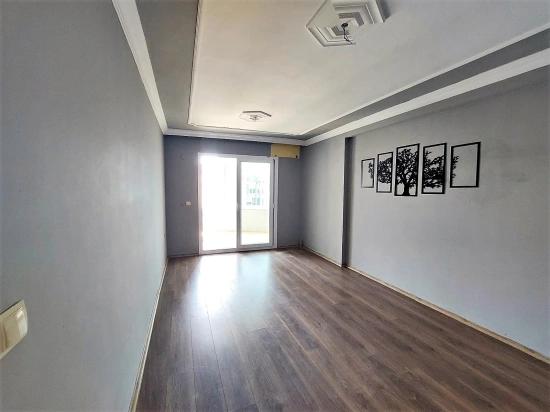 Seferihisar Ürkmez Merkez'de Satılık 2+1 Daire Ayrı Mutfak