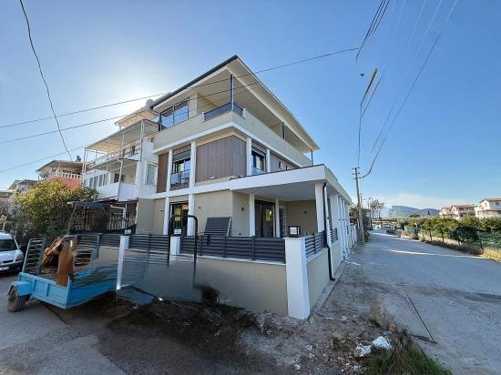 Seferihisar Doğanbey De Denize Yakin Satılık Bahçeli Sıfır Luks 3+1 Villa