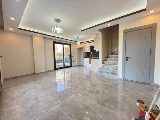 Seferihisar Doğanbey De Denize Yakin Satılık Bahçeli Sıfır Luks 3+1 Villa