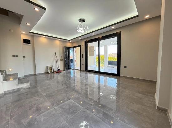 Seferihisar Doğanbey De Denize Yakin Satılık Bahçeli Sıfır Luks 3+1 Villa