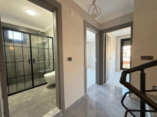 Seferihisar Doğanbey De Denize Yakin Satılık Bahçeli Sıfır Luks 3+1 Villa