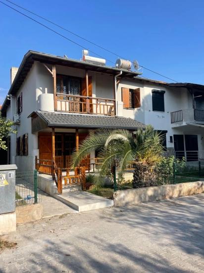 Seferihisar Ürkmez’de Deniz Tarafında Satılık 3 + 1 Bahçeli Dubleks Villa