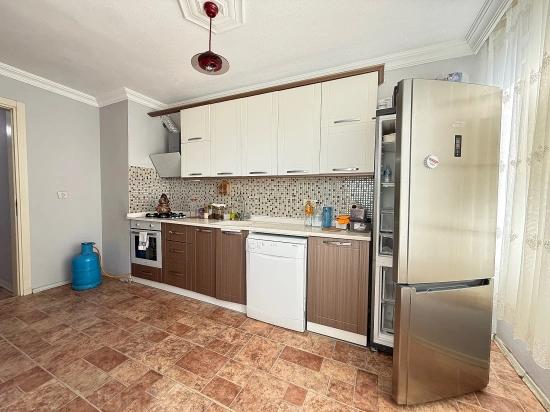 Seferihisar Ürkmez Merkez’de 2 + 1 Ara Kat Mutfak Ayrı 90 Metre² Daire