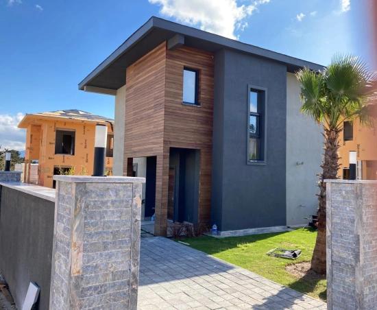 Seferihisar Doğanbey'de Satılık 3+1 Geniş Bahçeli Dubleks Villa