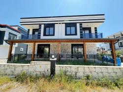 Seferihisar Doğanbey Cumhuriyet Mah. Satılık 3+1 Villa - 220 m²