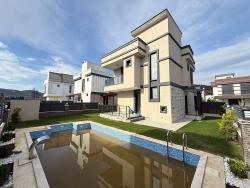 Seferihisar Doğanbey Cumhuriyet Mah. Satılık 3+1 Villa - 290 m²