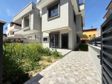Seferihisar Doğanbey'de Satılık Sıfır Lüks Yapılı 3+1 Villa