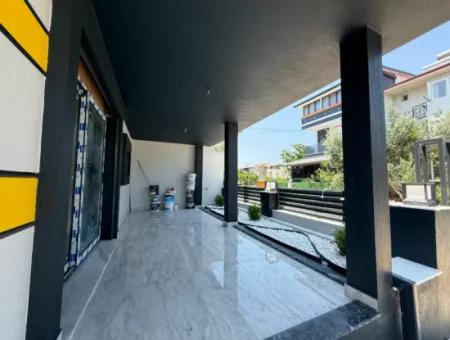 Seferihisar Doğanbey'de Satılık 3+1 Müstakil Sıfır Geniş Bahçeli Villa