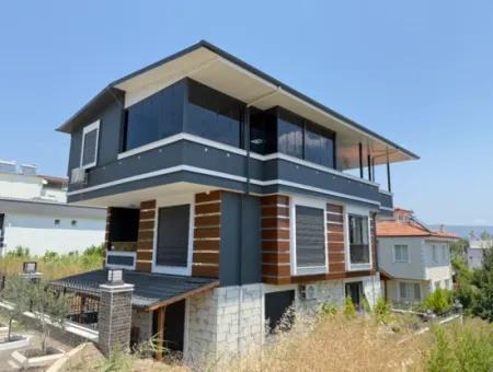 Seferihisar Doğanbey'de Satılık Sıfır Lüks Yapılı 3+1 Villa