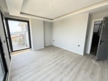 Seferihisar Doğanbeyde Satılık 3+1 Deniz Manzaralı Bahçeli Villa