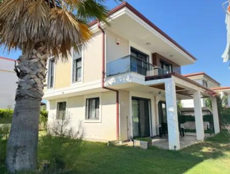 Seferihisar Doğanbey'de Satılık 3+1 Müstakil Bahçeli Havuzlu Dublex Villa