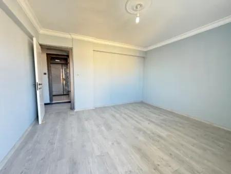 Seferihisar Ürkmez'de Satılık Asansörlü Geniş Uygun Fiyat 3+1 Daire