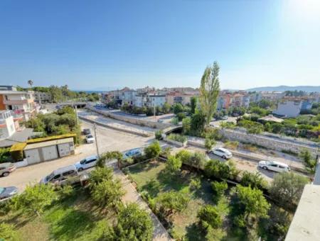 Seferihisar Ürkmez'de Satılık Asansörlü Geniş Uygun Fiyat 3+1 Daire