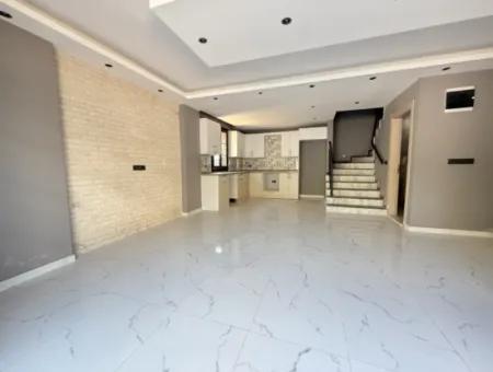 Seferihisar Ürkmez De Satılık Sıfır Geniş Bahçeli 3+1 Villa