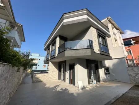 Seferihisar Ürkmez Merkezde Satılık Lüks 3 + 1 Dubleks Villa