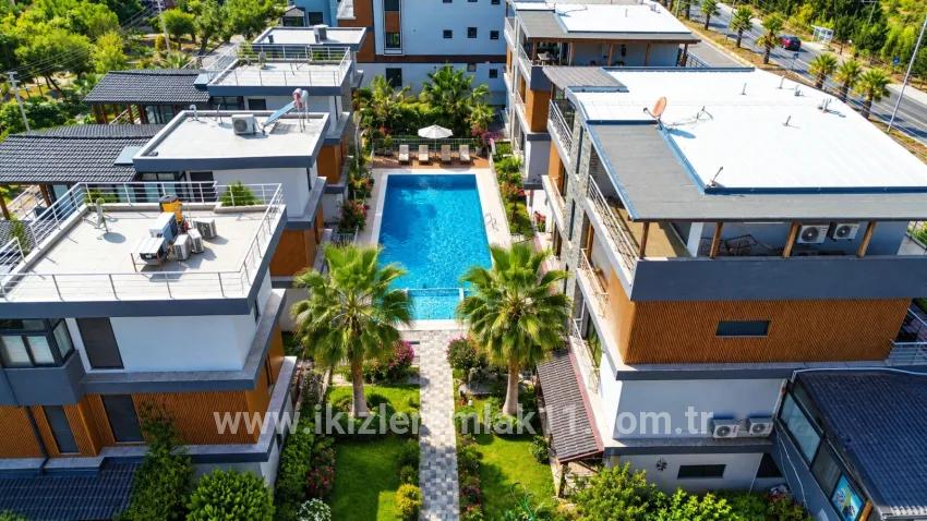 Seferihisar Ürkmez Bengiler Mah. Satılık 3+1 Yazlık - 160 m²