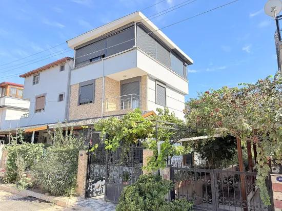 Ürkmez Doğanbey'de Lüks Yapılı, Geniş Ve Konforlu 3+1 Villa